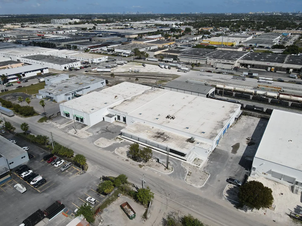 Miami Warehouse Facility — Lease in Miami, FL, photo 2 of 8