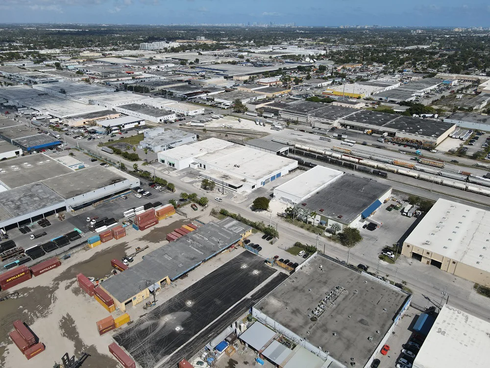 Miami Warehouse Facility — Lease in Miami, FL, photo 6 of 8