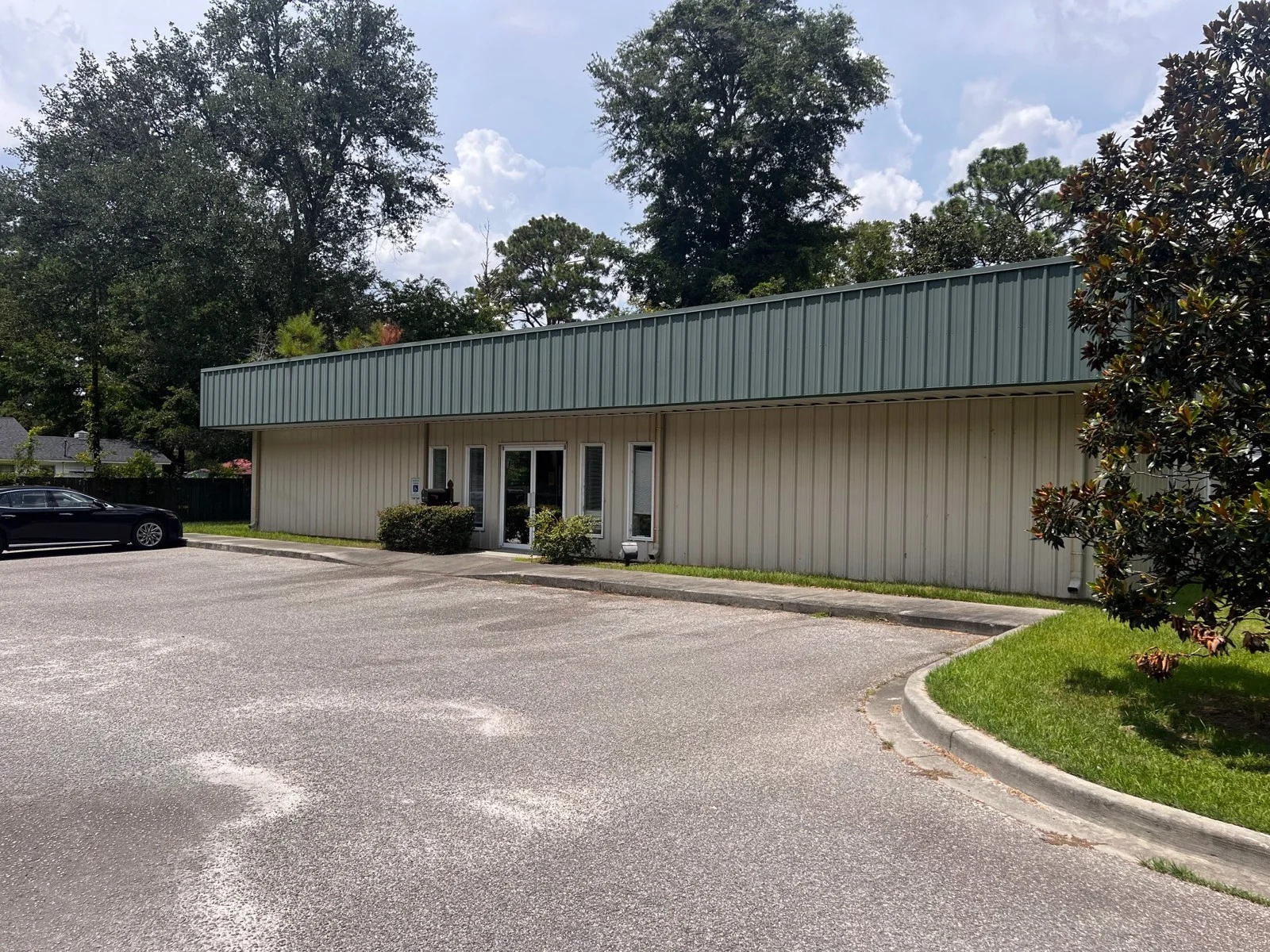 Office in Walterboro, SC — Sale in Walterboro, SC, photo 1 of 4