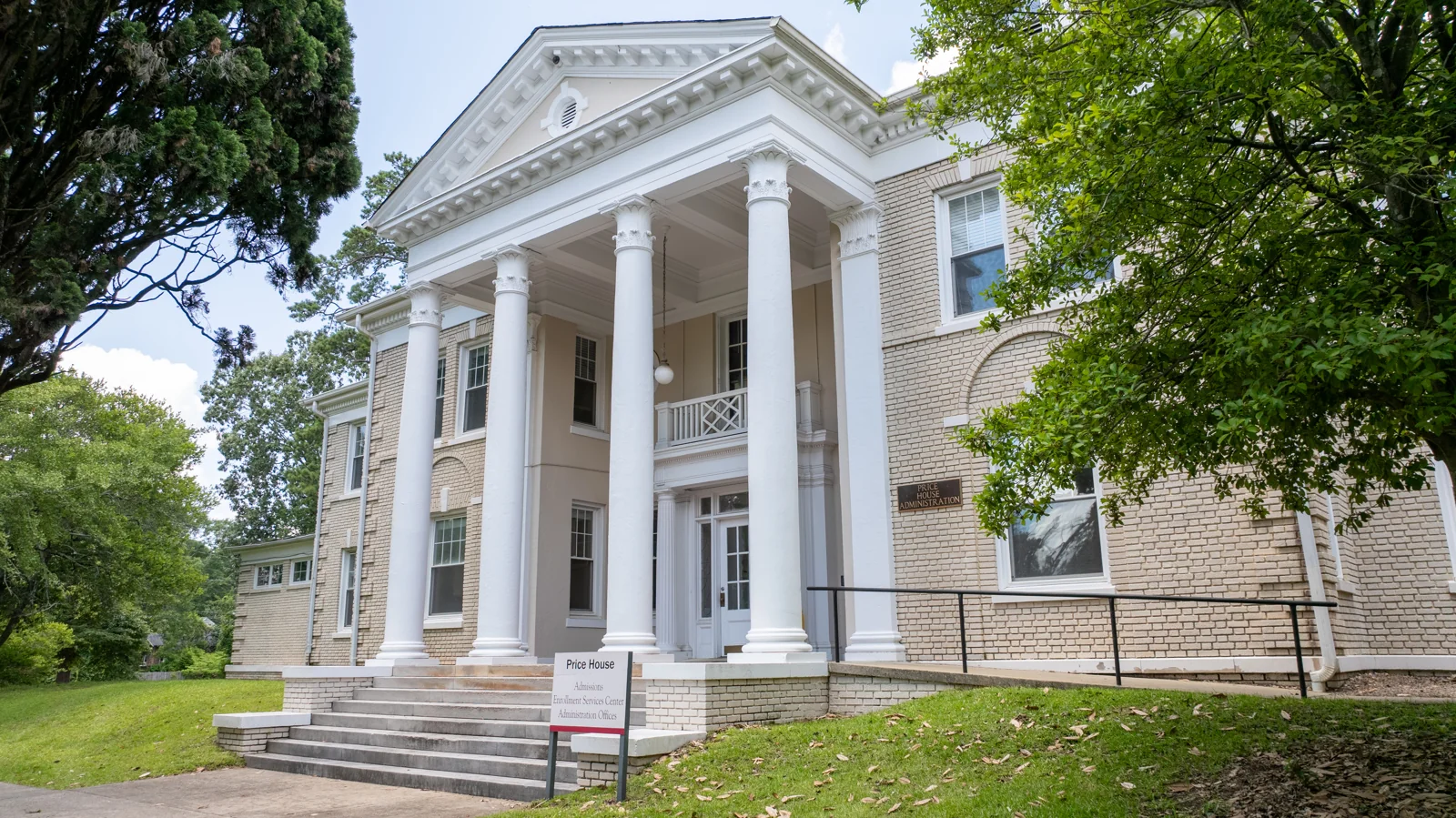 Former Lutheran Theological Southern Seminary Campus — Sale in Columbia, SC, photo 4 of 8