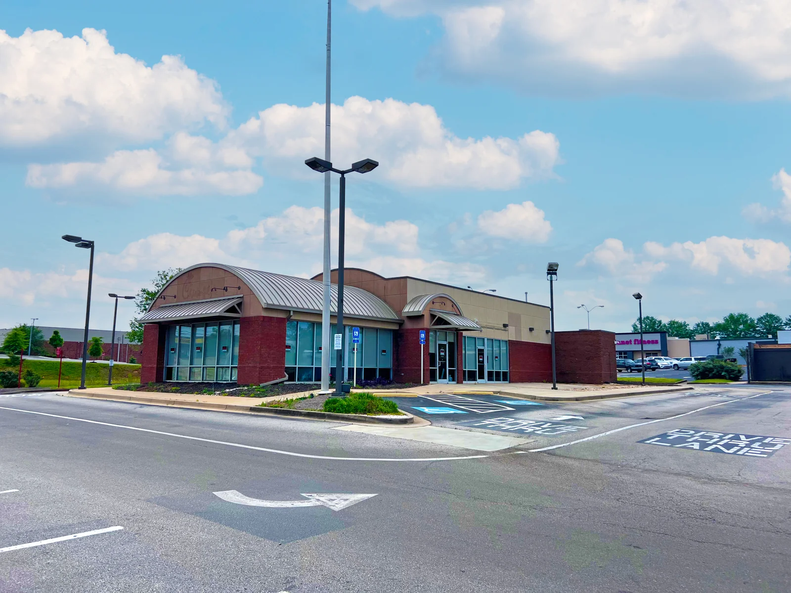 FORMER FREESTANDING RESTAURANT — Sale in Lagrange, GA, photo 3 of 4