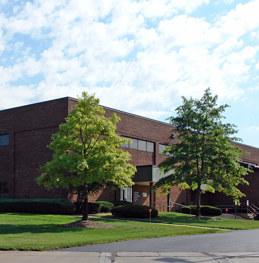 UP TO 56,000 SF PREMIER OFFICE SPACE FOR SALE OR LEASE — Lease in Warren, OH, photo 1 of 2