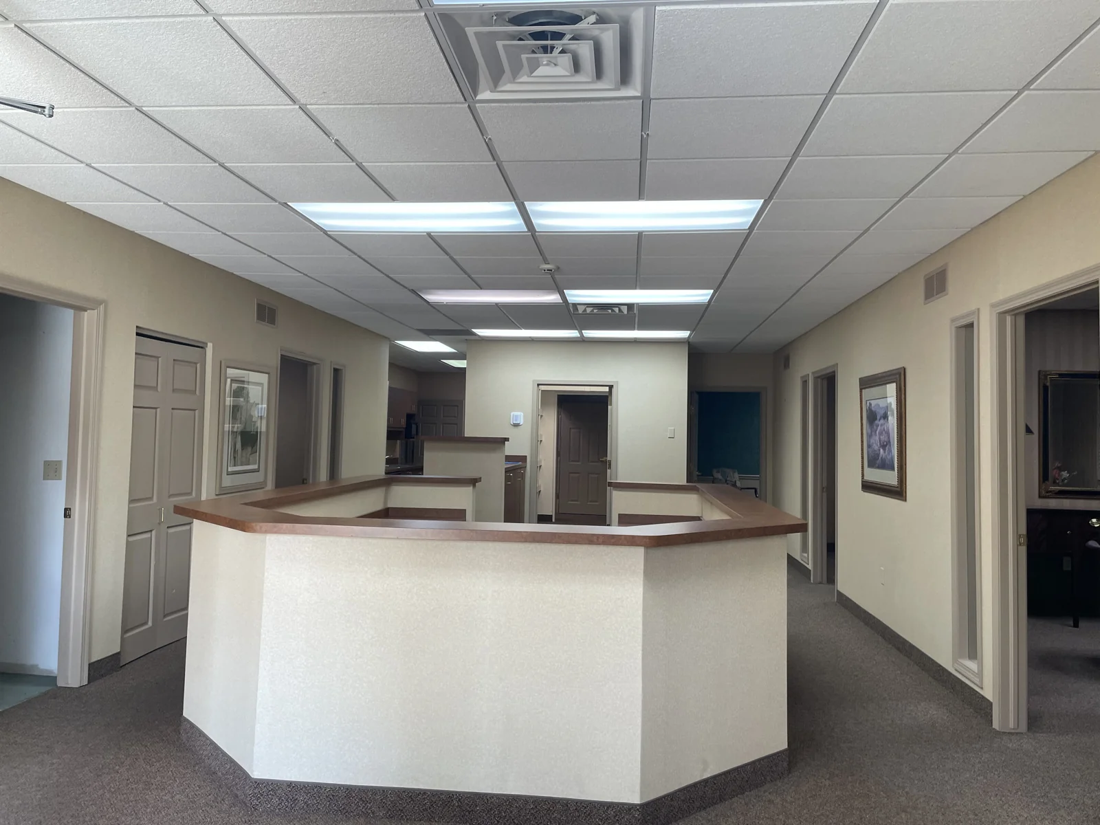 Office in Elyria, OH — Sale in Elyria, OH, photo 2 of 8