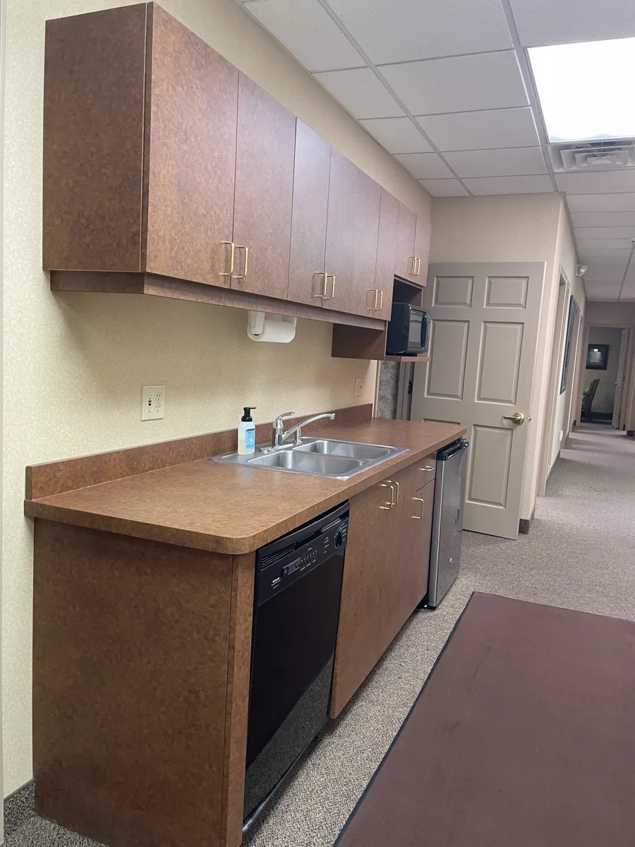 Office in Elyria, OH — Sale in Elyria, OH, photo 6 of 8