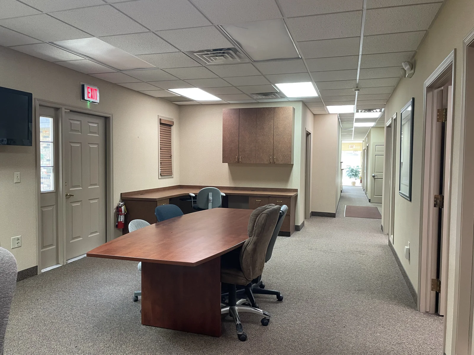 Office in Elyria, OH — Sale in Elyria, OH, photo 7 of 8