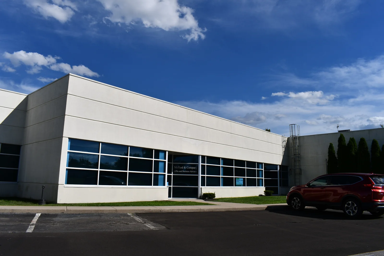 Cross Roads Commerce Center — Sale in Columbus, OH, photo 1 of 2