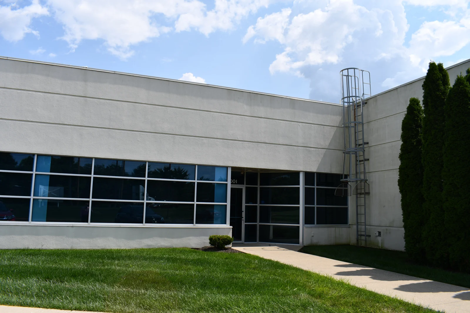 Cross Roads Commerce Center — Sale in Columbus, OH, photo 2 of 2