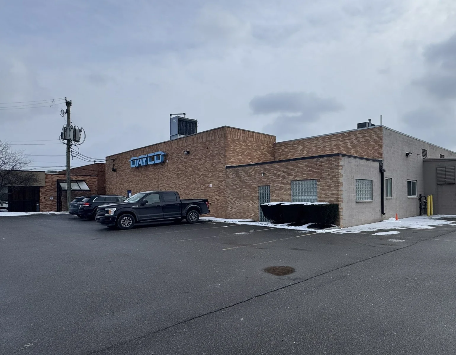 16000 Common Rd, Roseville, MI