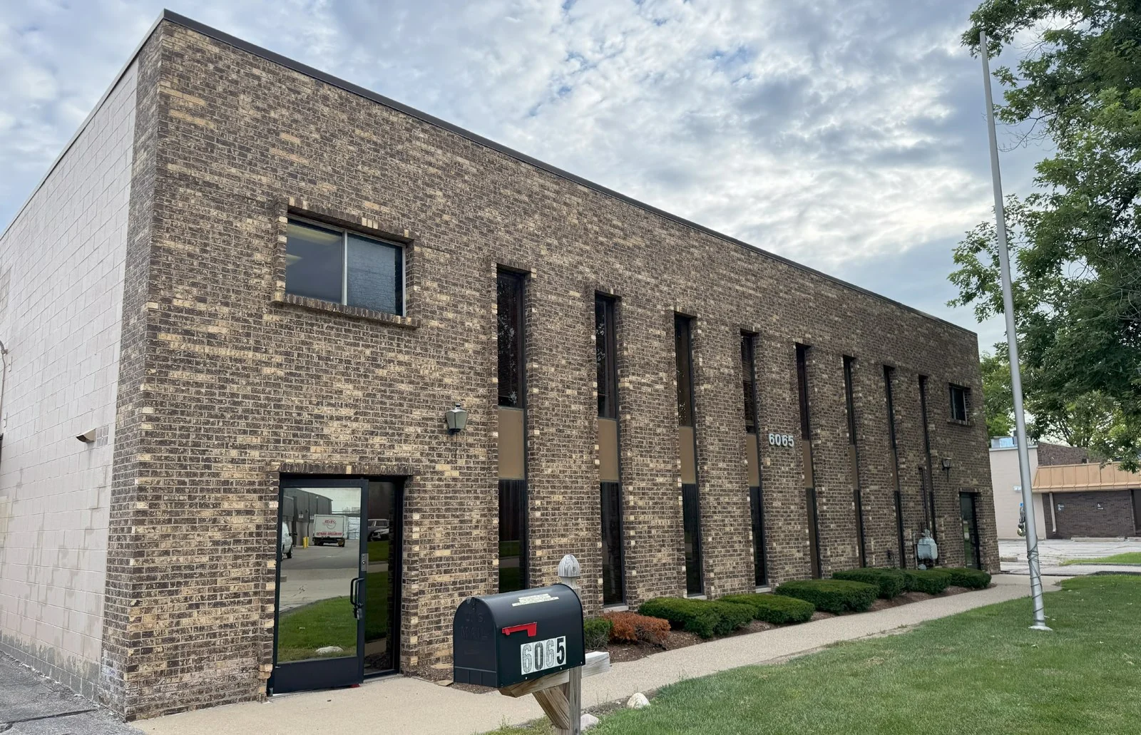 Industrial in Sterling Heights, MI — Sale in Sterling Heights, MI, photo 1 of 1