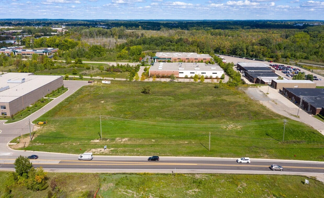 Novi Corporate Campus — Sale in Novi, MI, photo 3 of 3