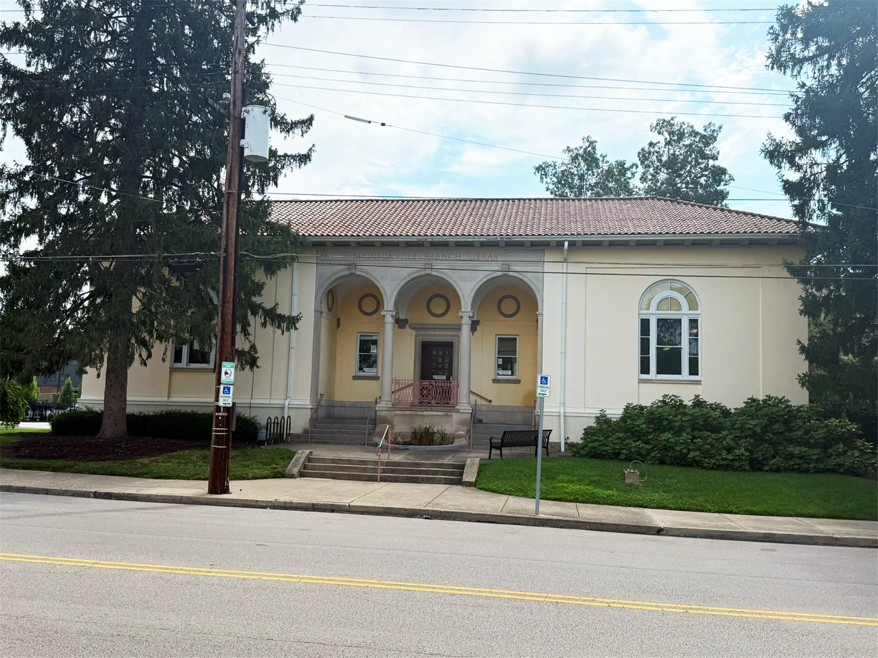 4830 Whetsel Ave — Sale in Cincinnati, OH, photo 2 of 8