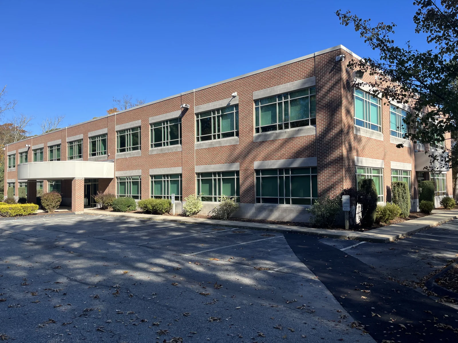 11 Blackstone Valley Place — Lease in Lincoln, RI, photo 2 of 3