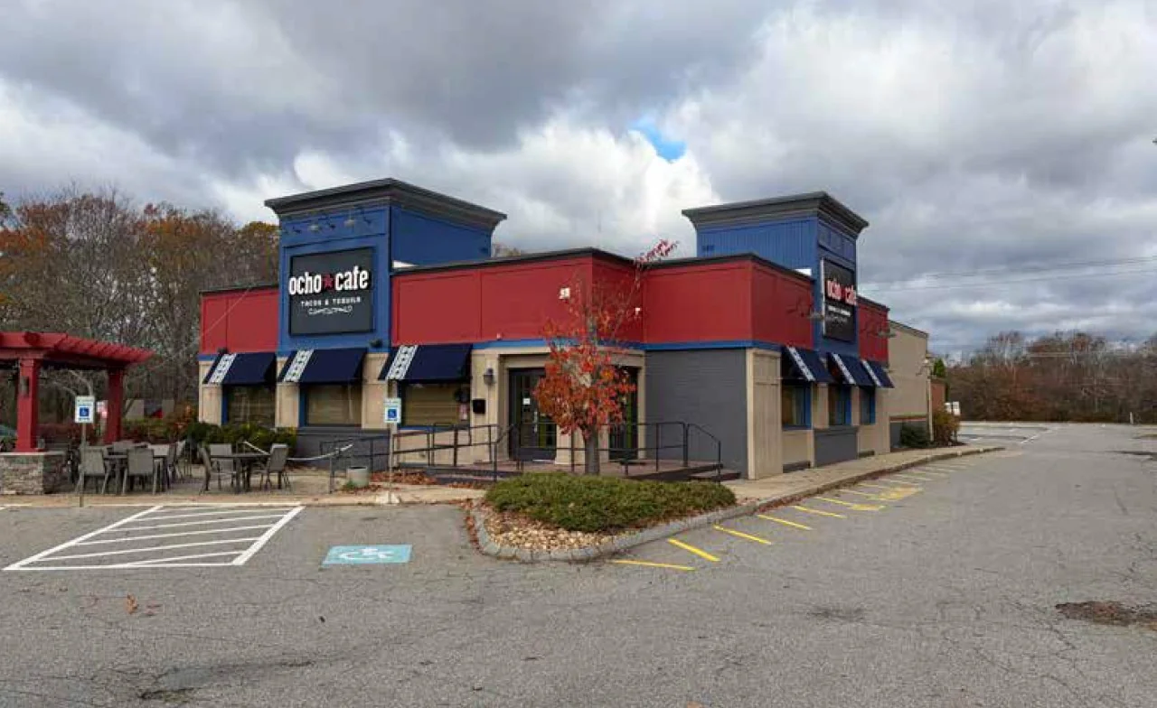 Retail in Westford, MA — Lease in Westford, MA, photo 1 of 2