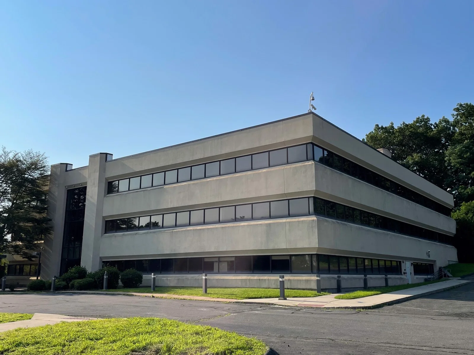 Office in Windsor, CT — Lease in Windsor, CT, photo 1 of 8