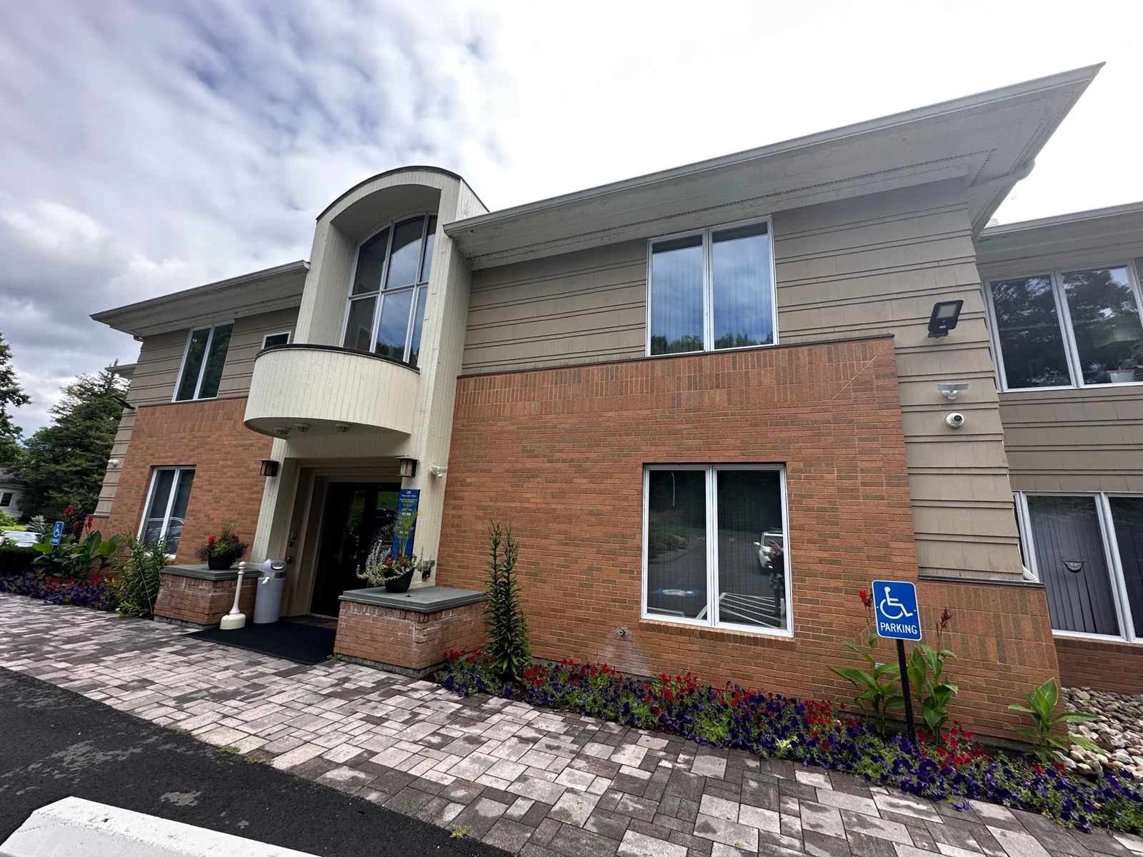 Healthcare in Simsbury, CT — Lease in Simsbury, CT, photo 2 of 8