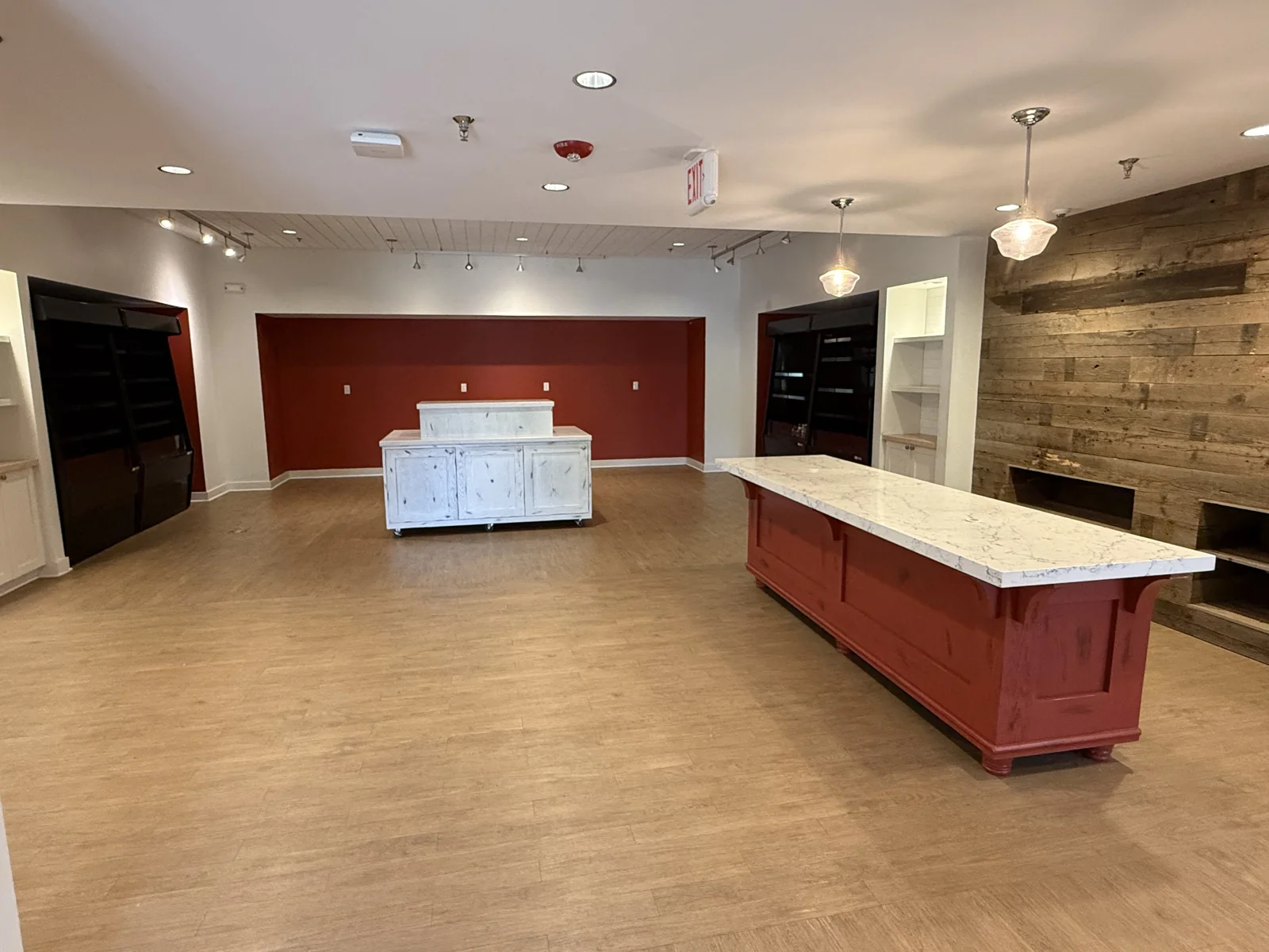 Retail in Avon, CT — Lease in Avon, CT, photo 5 of 8