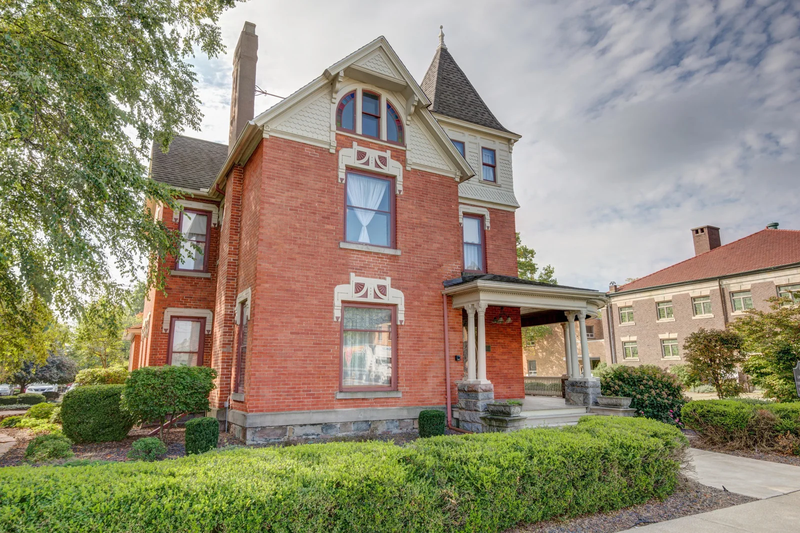 Dodge House — Sale in Mishawaka, IN, photo 1 of 6