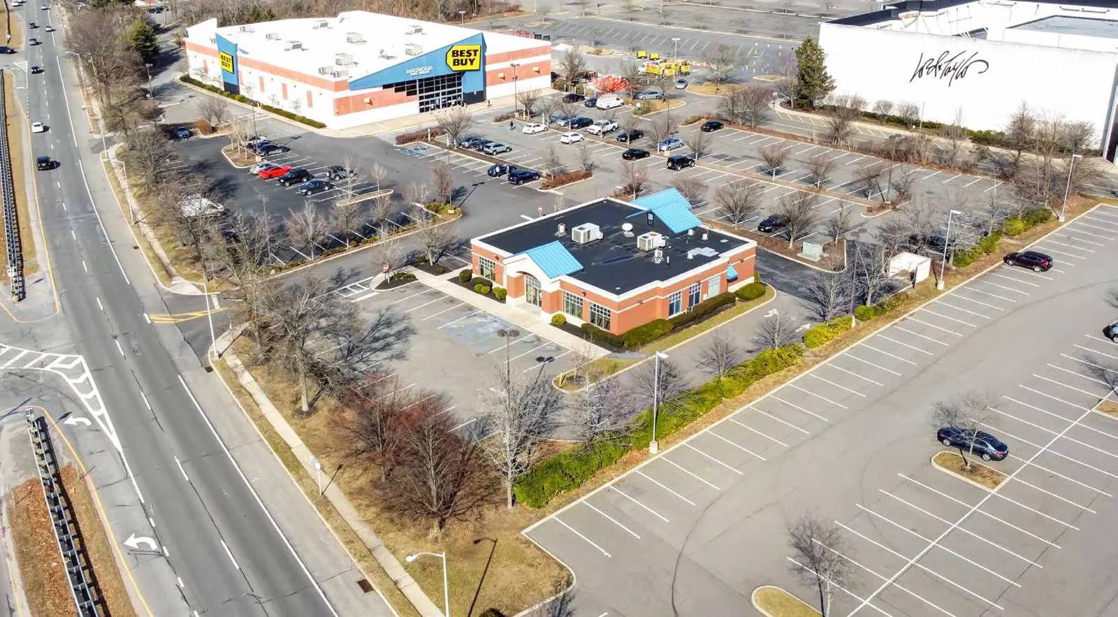 Retail in Huntington Station, NY — Lease in Huntington Station, NY, photo 1 of 1