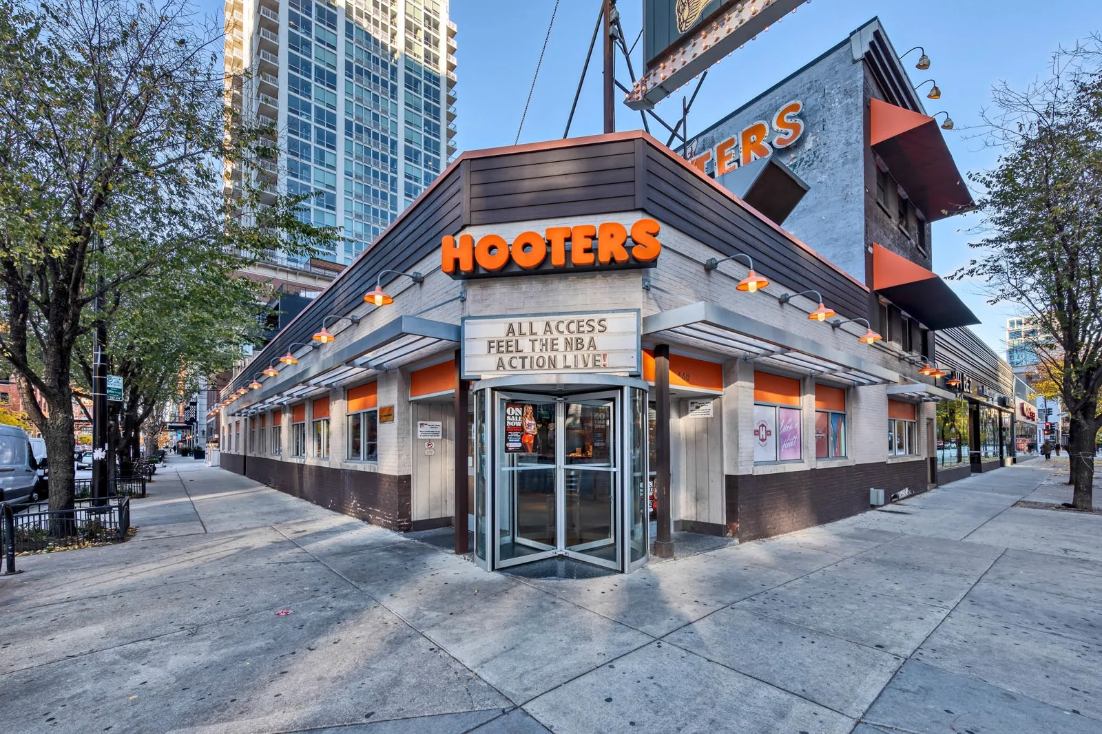 660 North Wells — Sale in Chicago, IL, photo 1 of 8