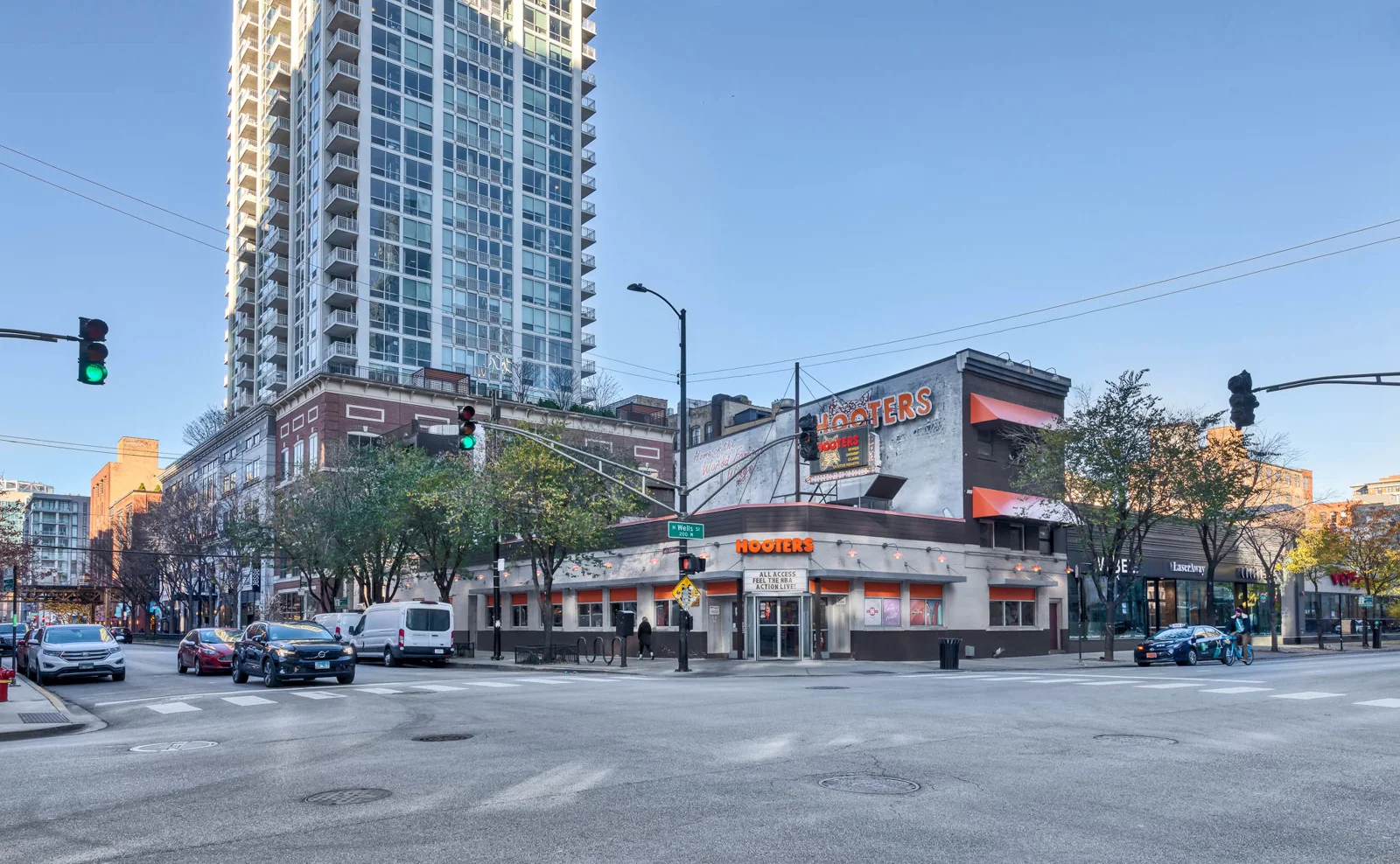 660 North Wells — Sale in Chicago, IL, photo 2 of 8