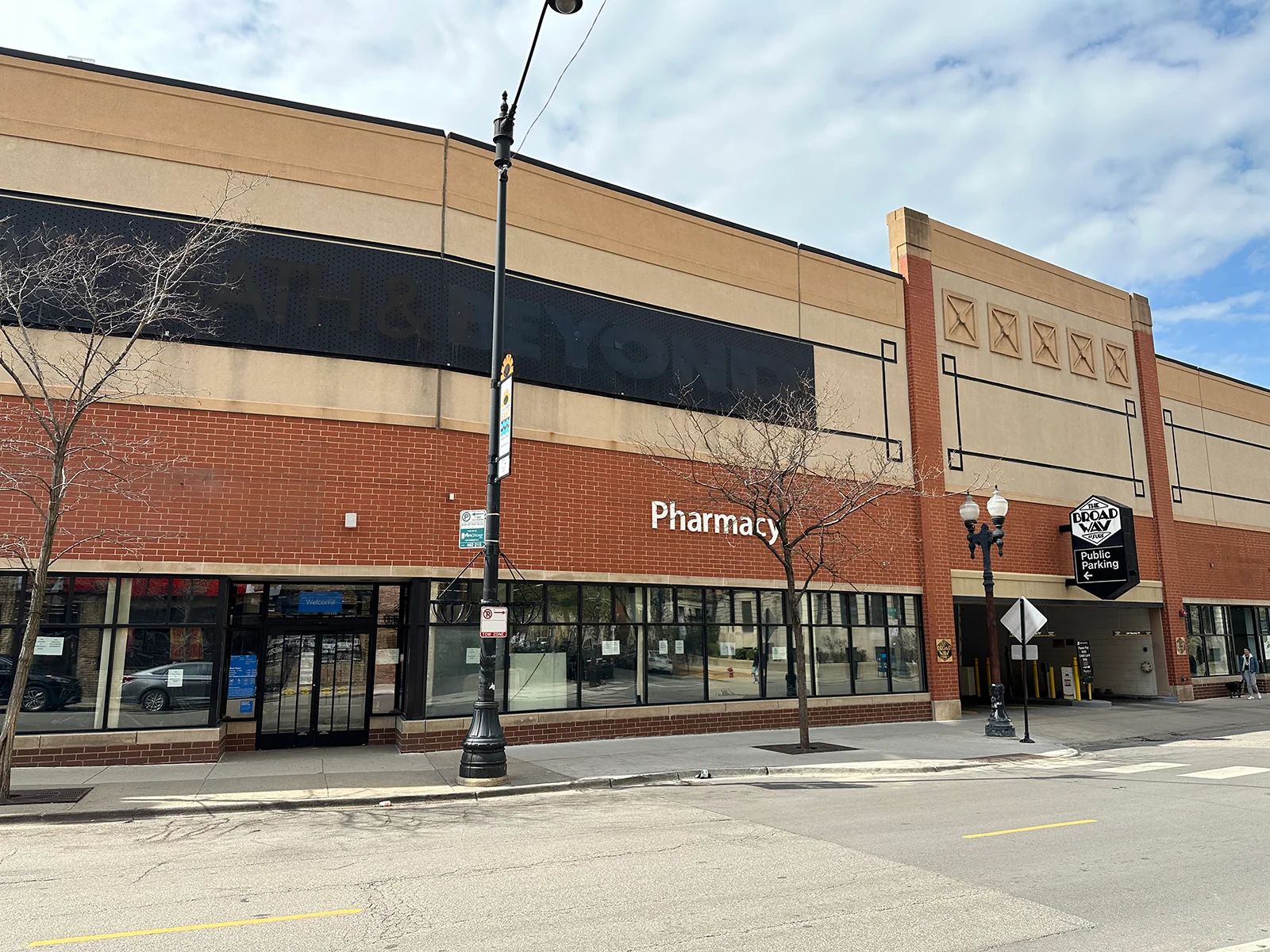 Former Walmart - 2844 N Broadway Chicago, IL — Sale in Chicago, IL, photo 1 of 1