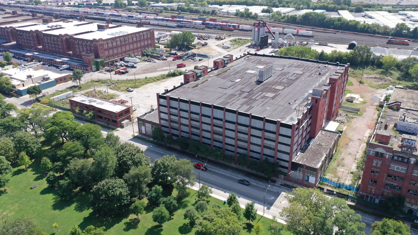 2101 W Pershing Rd — Sale in Chicago, IL, photo 1 of 2