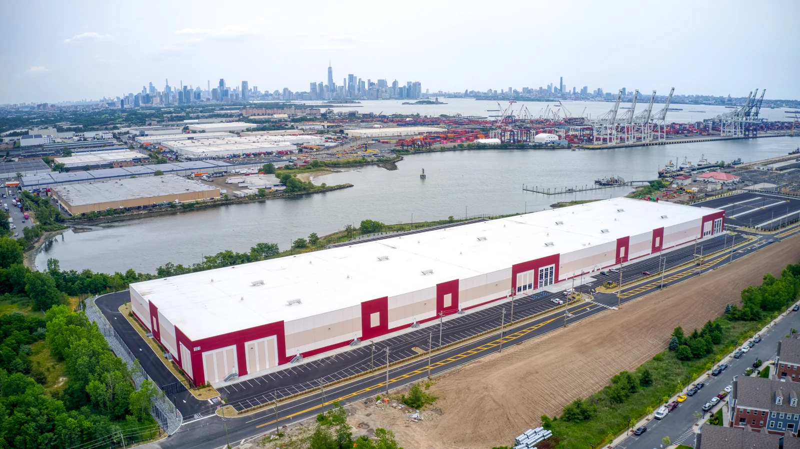 Lincoln Logistics Bayonne — Lease in Bayonne, NJ, photo 1 of 8