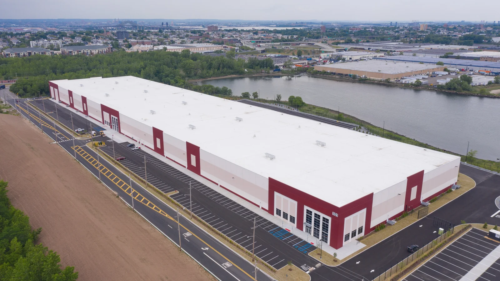 Lincoln Logistics Bayonne — Lease in Bayonne, NJ, photo 2 of 8