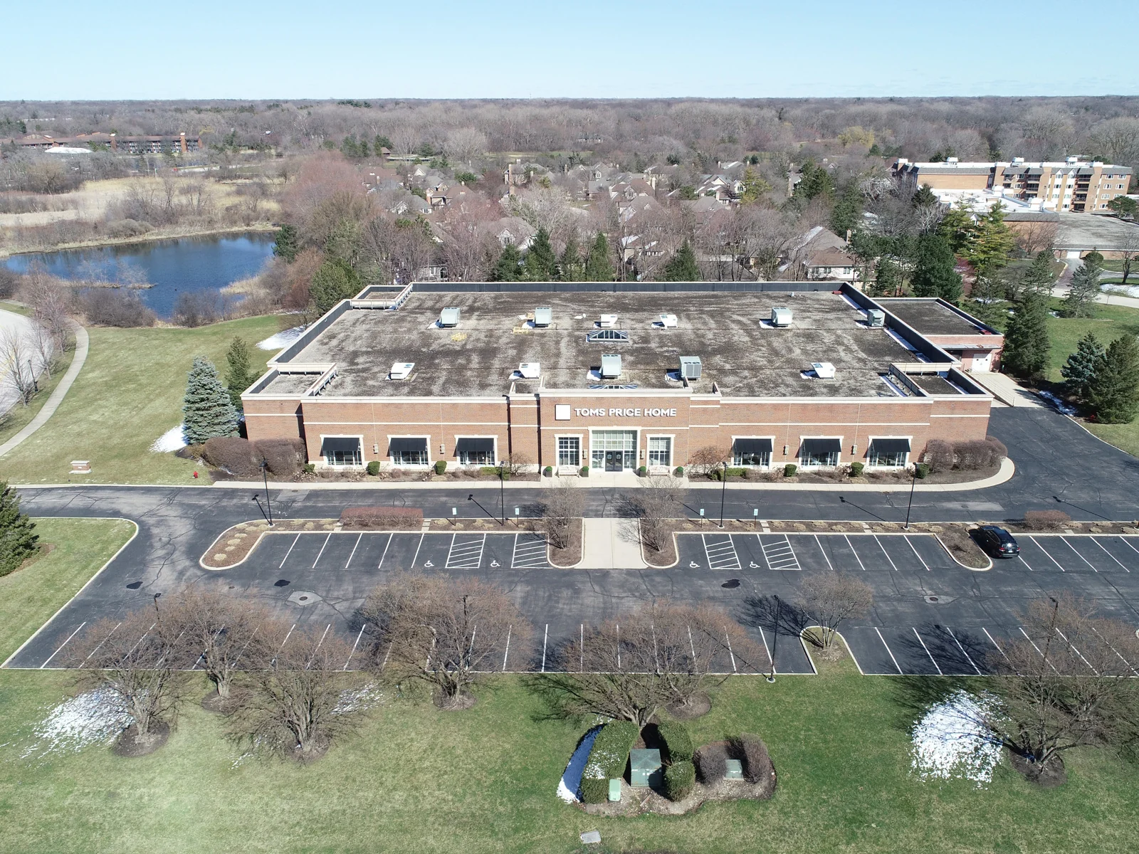 Retail in Lincolnshire, IL — Sale in Lincolnshire, IL, photo 1 of 2