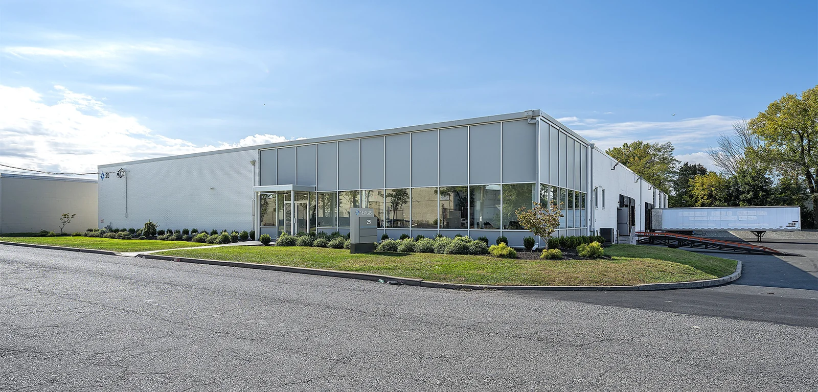 25 Amor Avenue — Lease in Carlstadt, NJ, photo 1 of 1