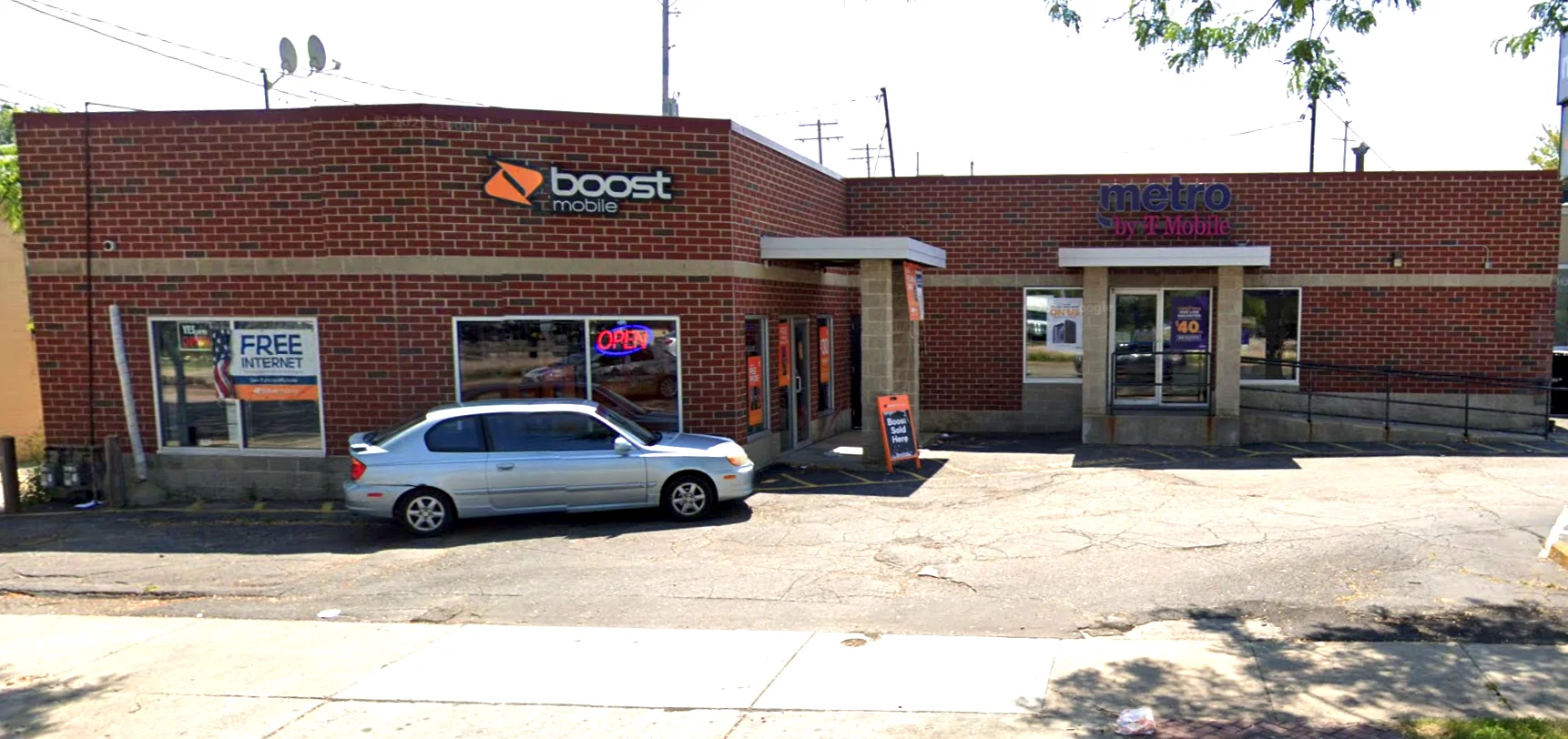 Cricket Wireless & Boost Mobile — Sale in Milwaukee, WI, photo 1 of 1