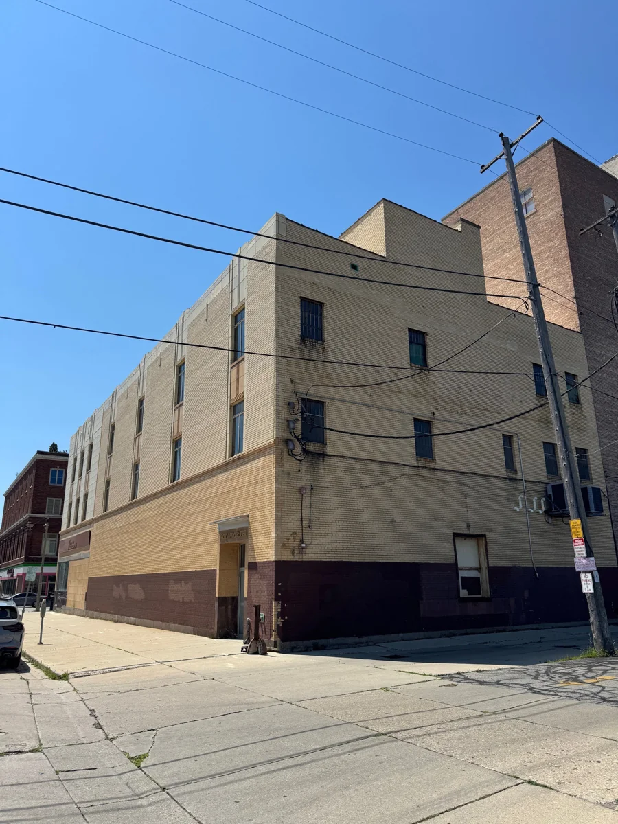 Storefront Retail/Residential — Sale in Milwaukee, WI, photo 5 of 7