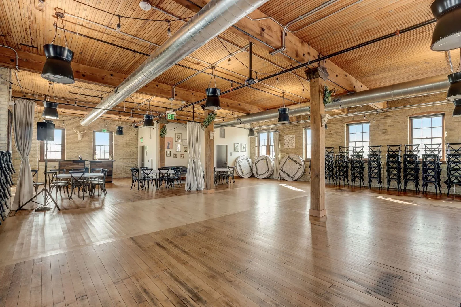 Office in Milwaukee, WI — Lease in Milwaukee, WI, photo 3 of 8