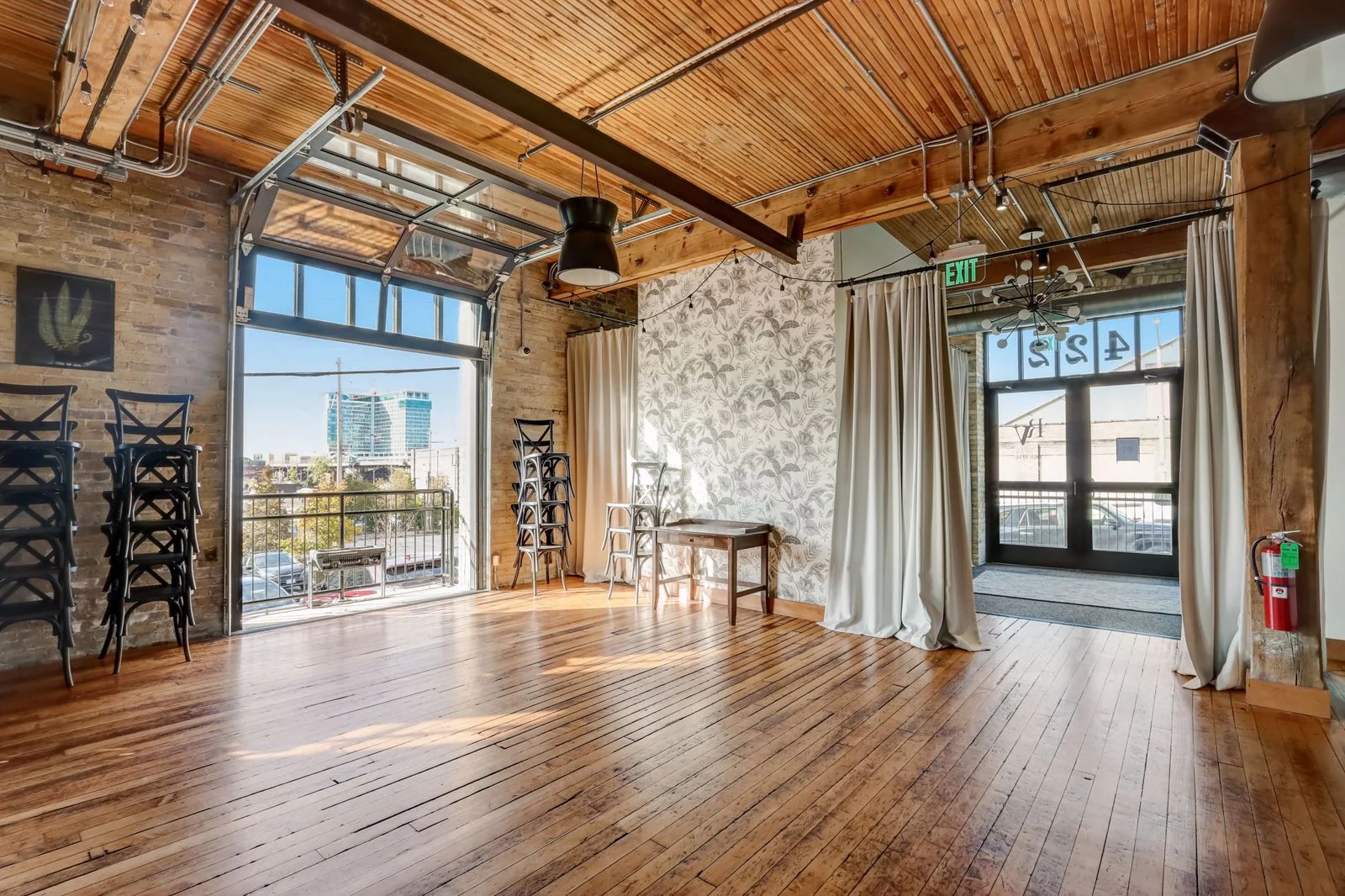 Office in Milwaukee, WI — Lease in Milwaukee, WI, photo 4 of 8