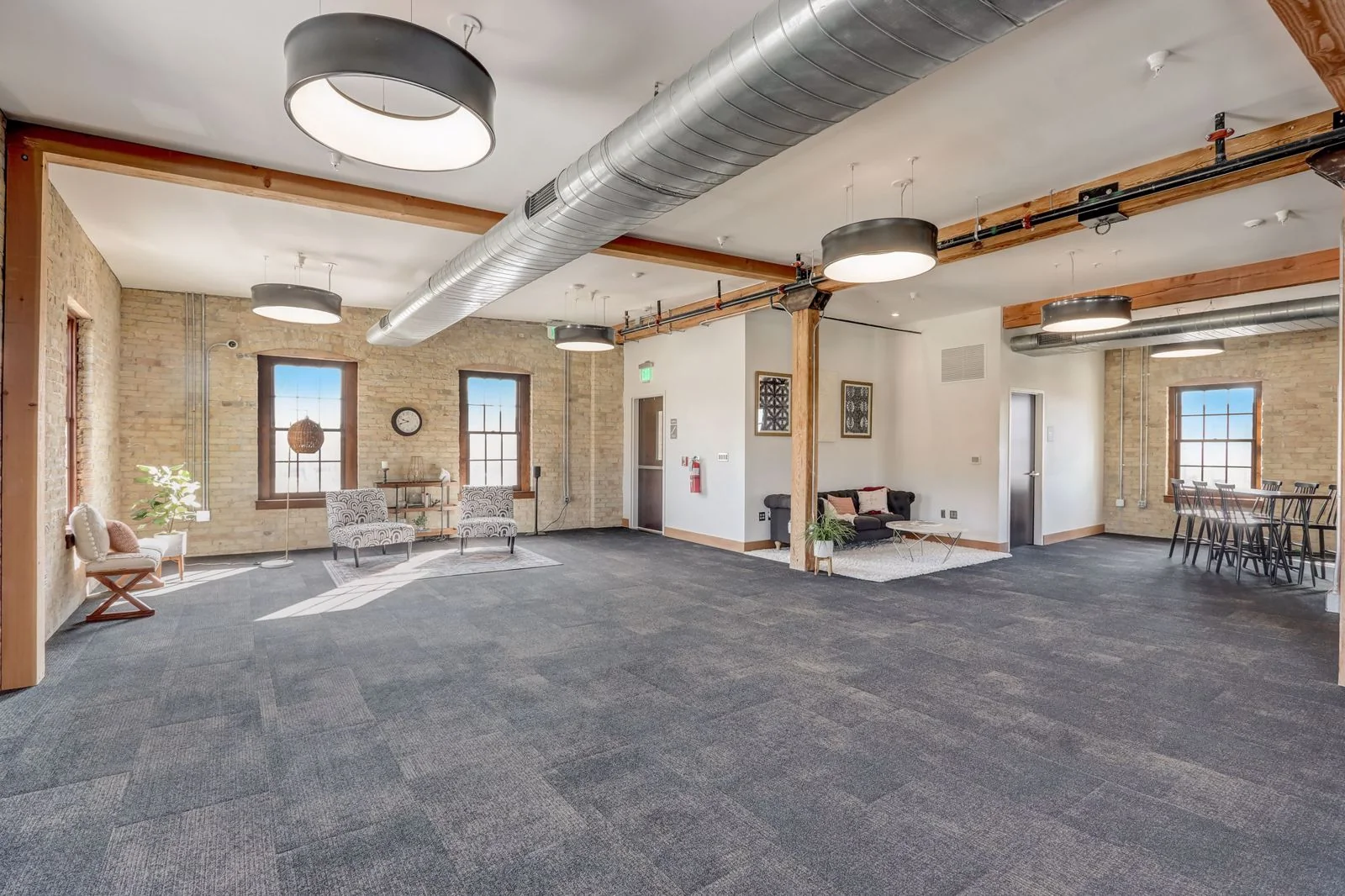 Office in Milwaukee, WI — Lease in Milwaukee, WI, photo 7 of 8