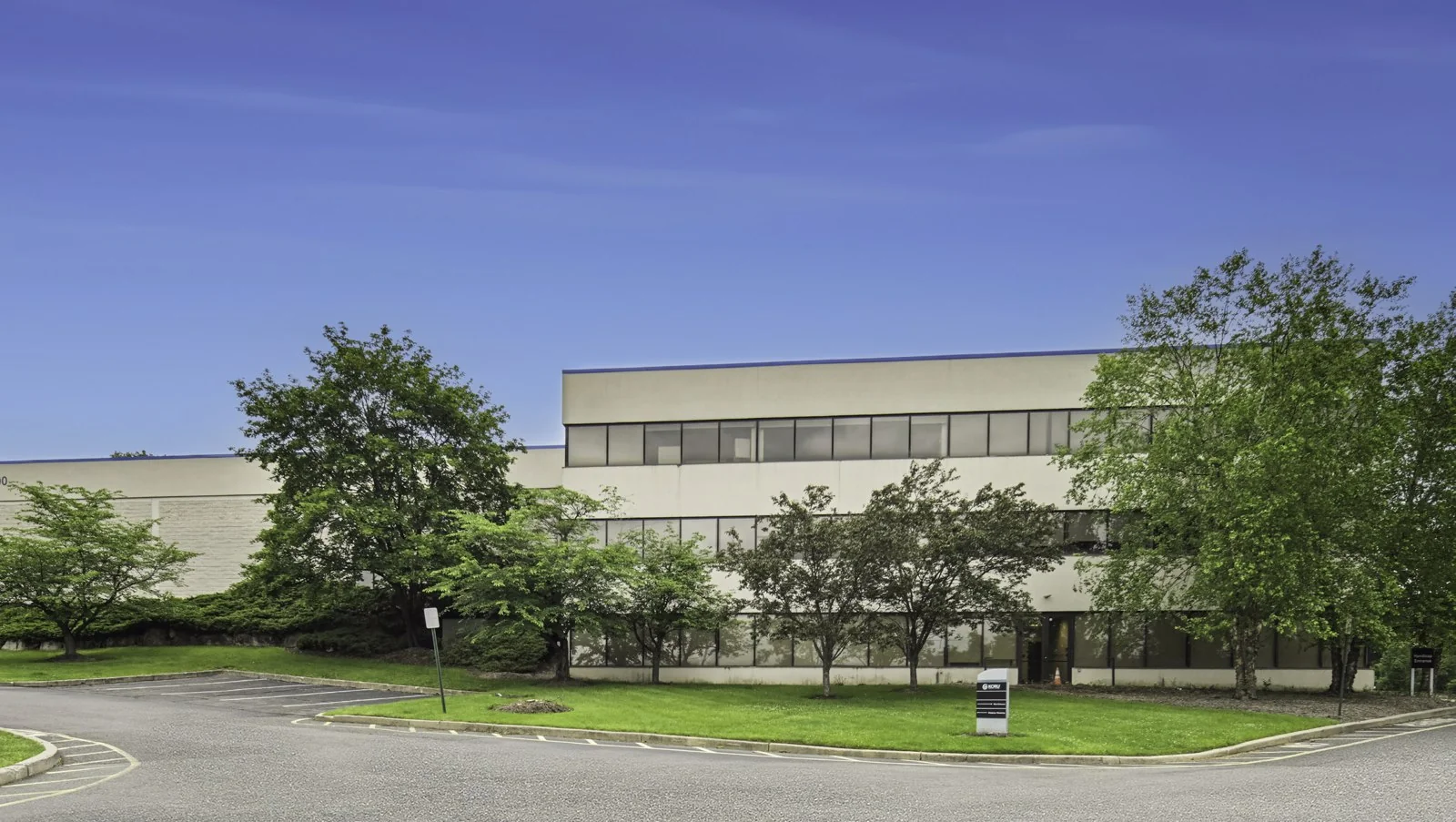 100 Corporate Drive — Lease in Mahwah, NJ, photo 4 of 7