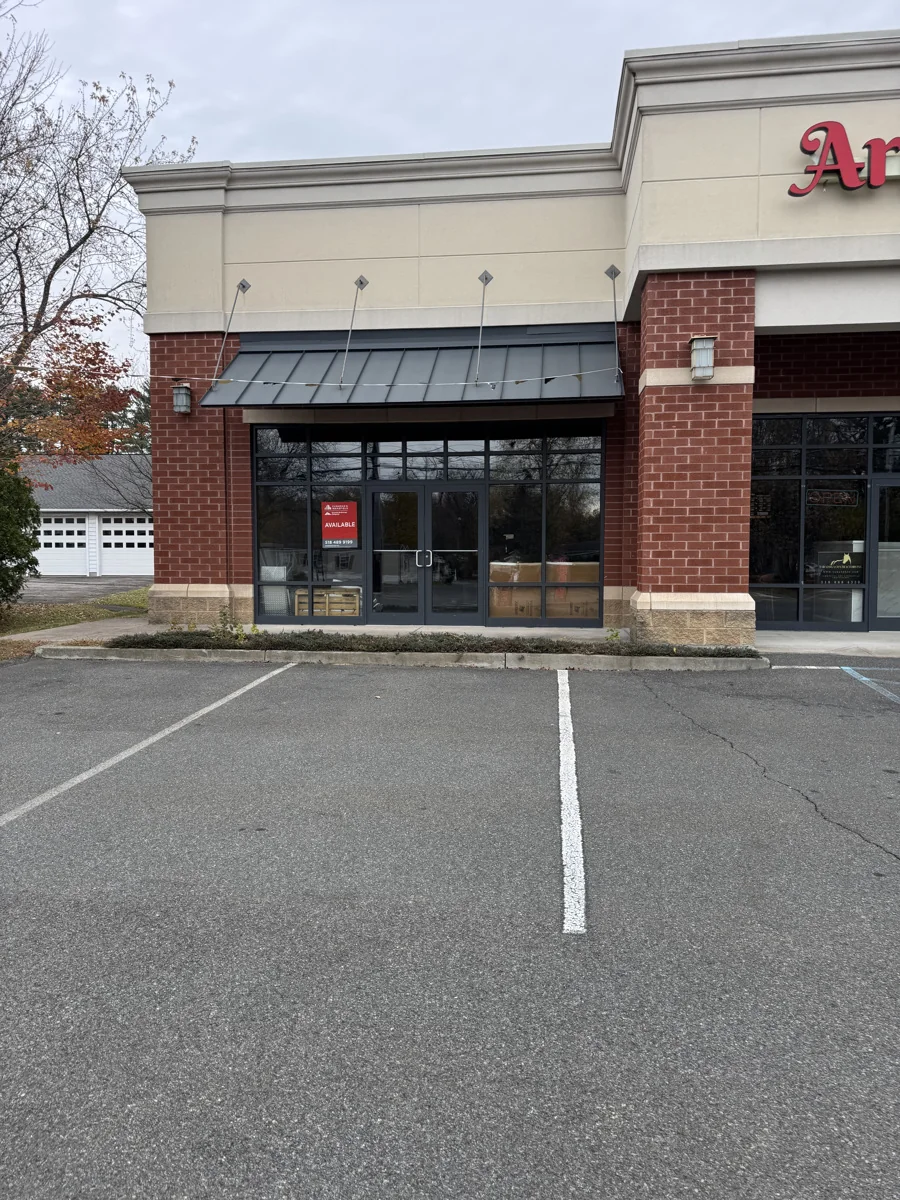Retail in Halfmoon, NY — Lease in Halfmoon, NY, photo 1 of 5