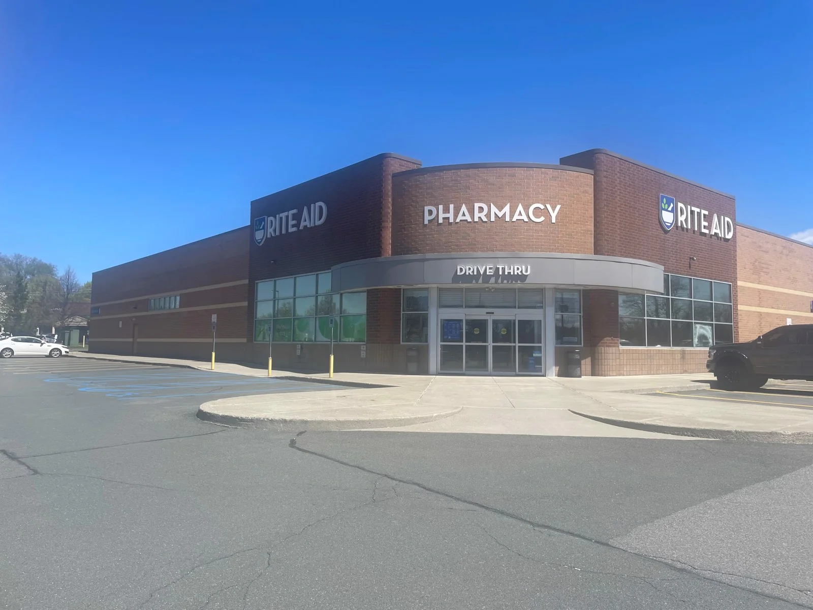 Shops of Halfmoon — Lease in Halfmoon, NY, photo 1 of 2