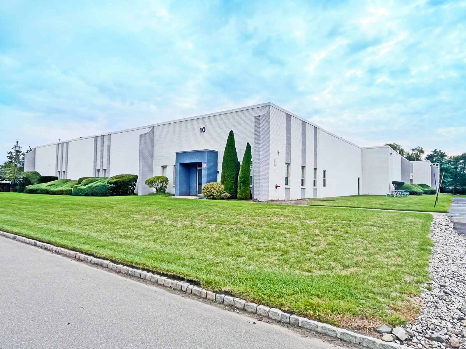 10 Stewart Place, Fairfield, NJ — Lease in Fairfield, NJ, photo 1 of 3