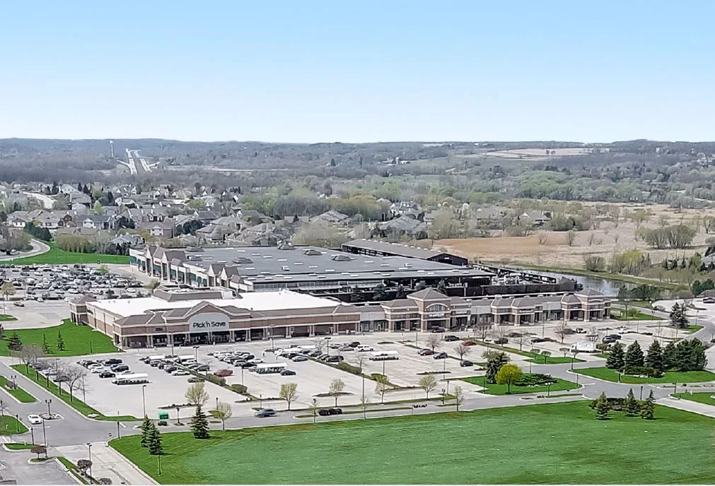 Meadow Creek Market — Lease in Pewaukee, WI, photo 1 of 4