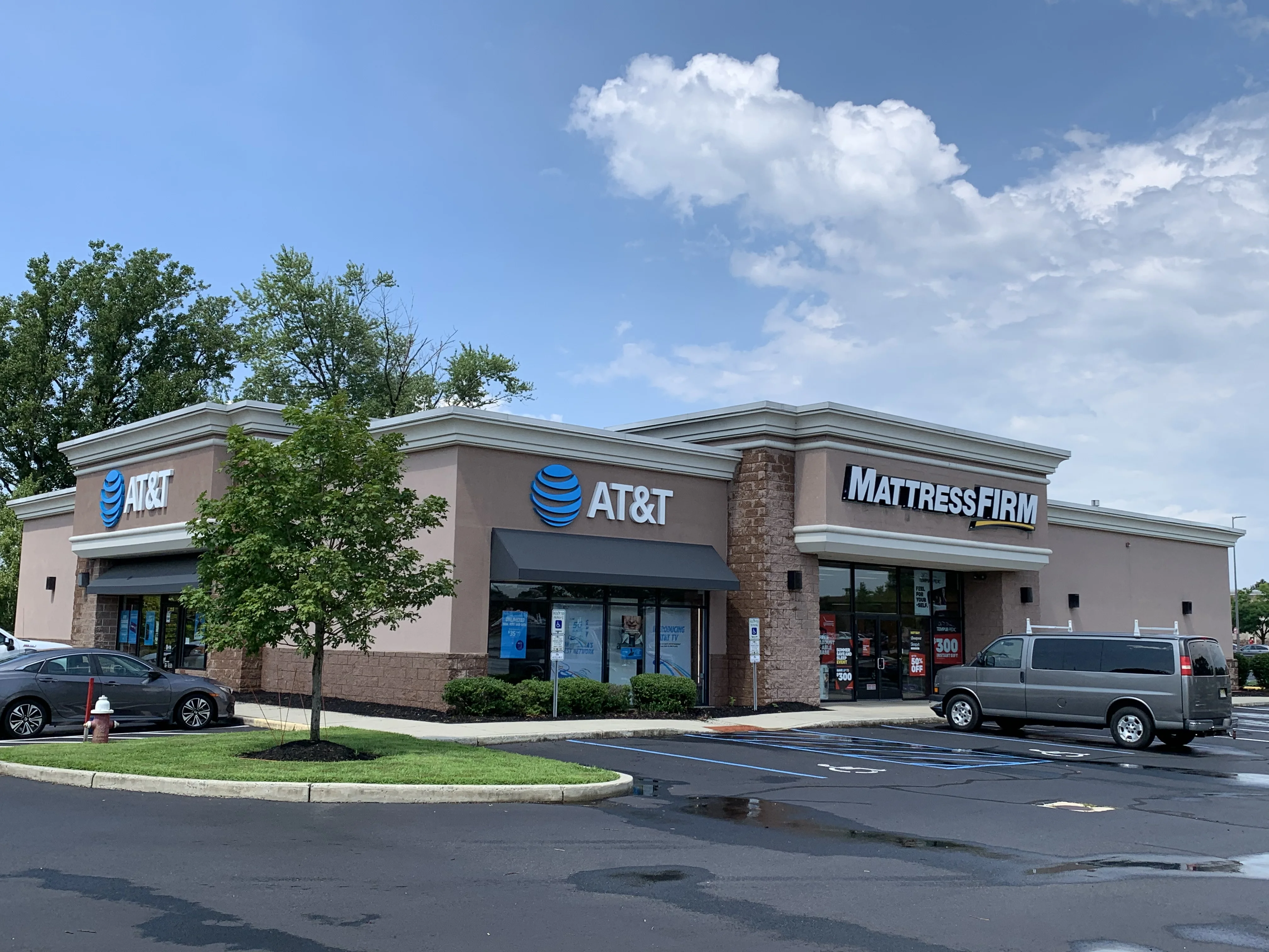 Towne Crossing Shopping Center — Lease in Burlington, NJ, photo 1 of 2