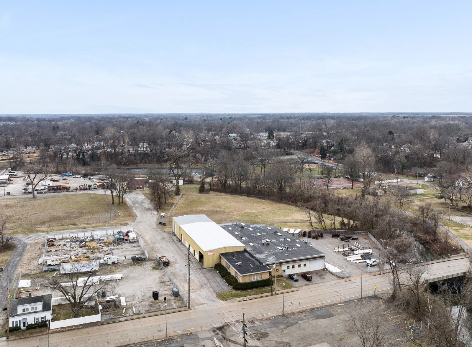 24,286 SF Building - Contractor Facility with Laydown… — Sale in Belleville, IL, photo 1 of 1
