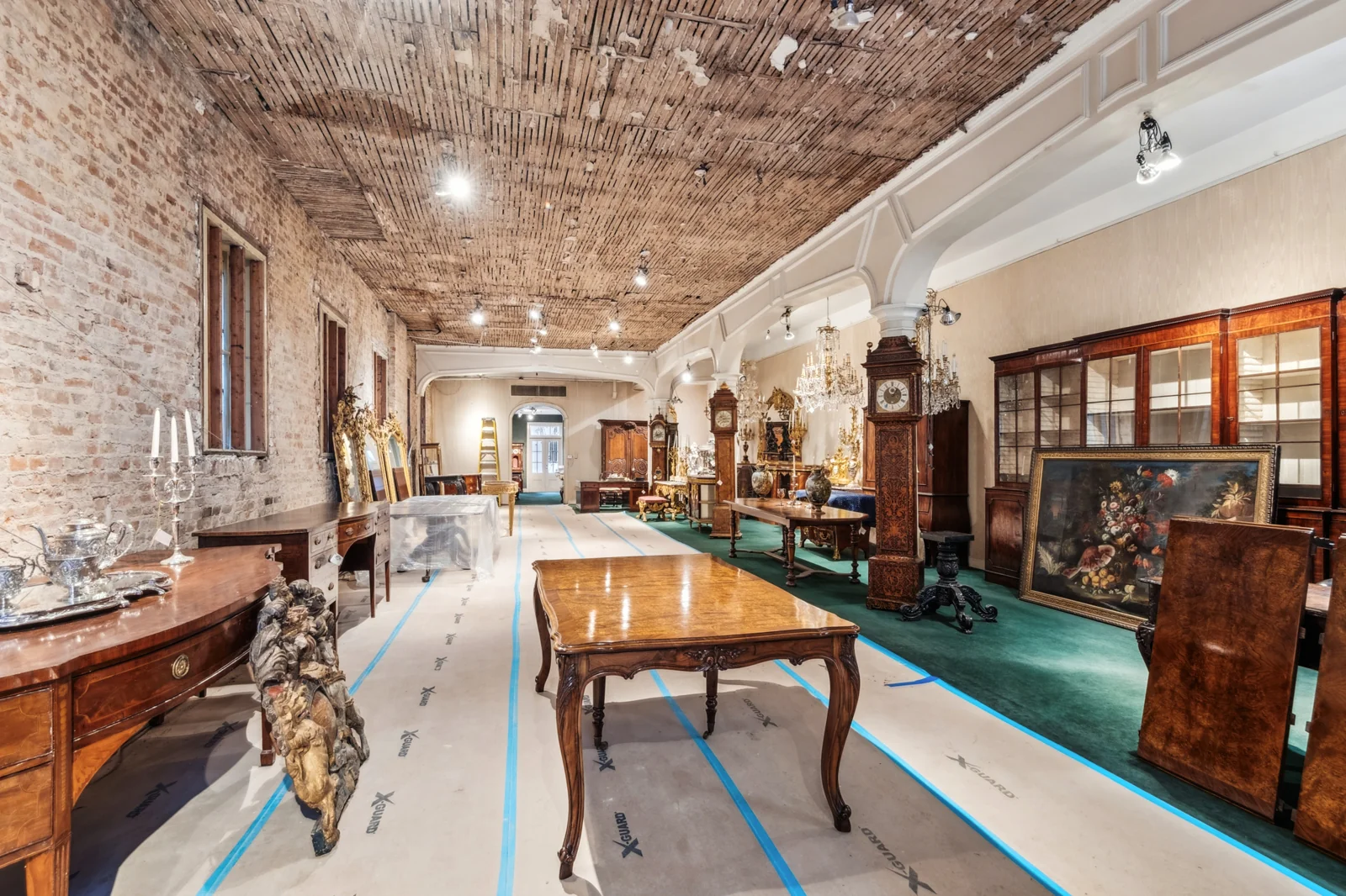 Retail in New Orleans, LA — Sale in New Orleans, LA, photo 2 of 8