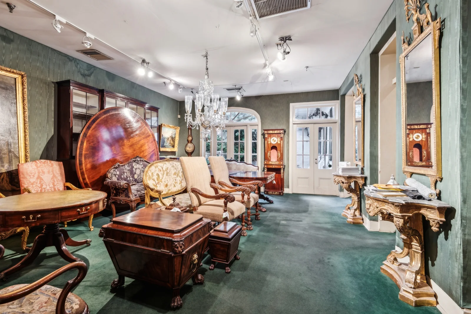 Retail in New Orleans, LA — Sale in New Orleans, LA, photo 3 of 8