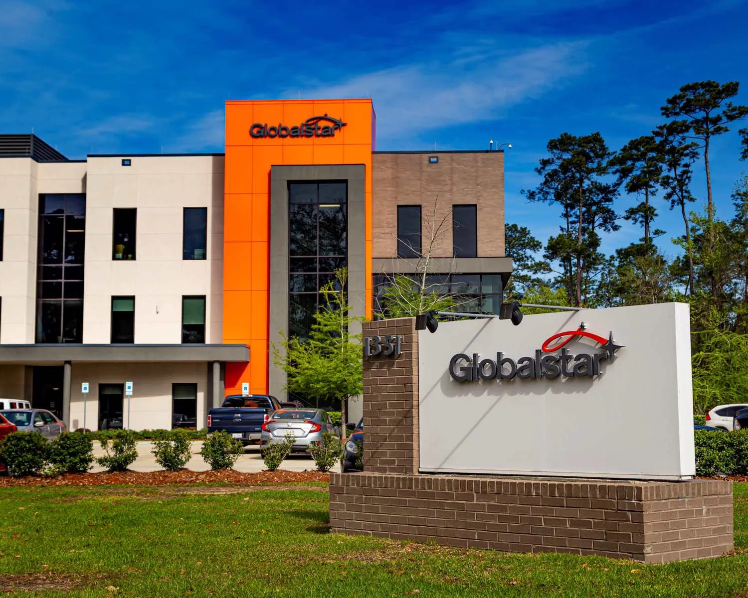 Globalstar Office Building - Condo Suites — Sale in Covington, LA, photo 1 of 8