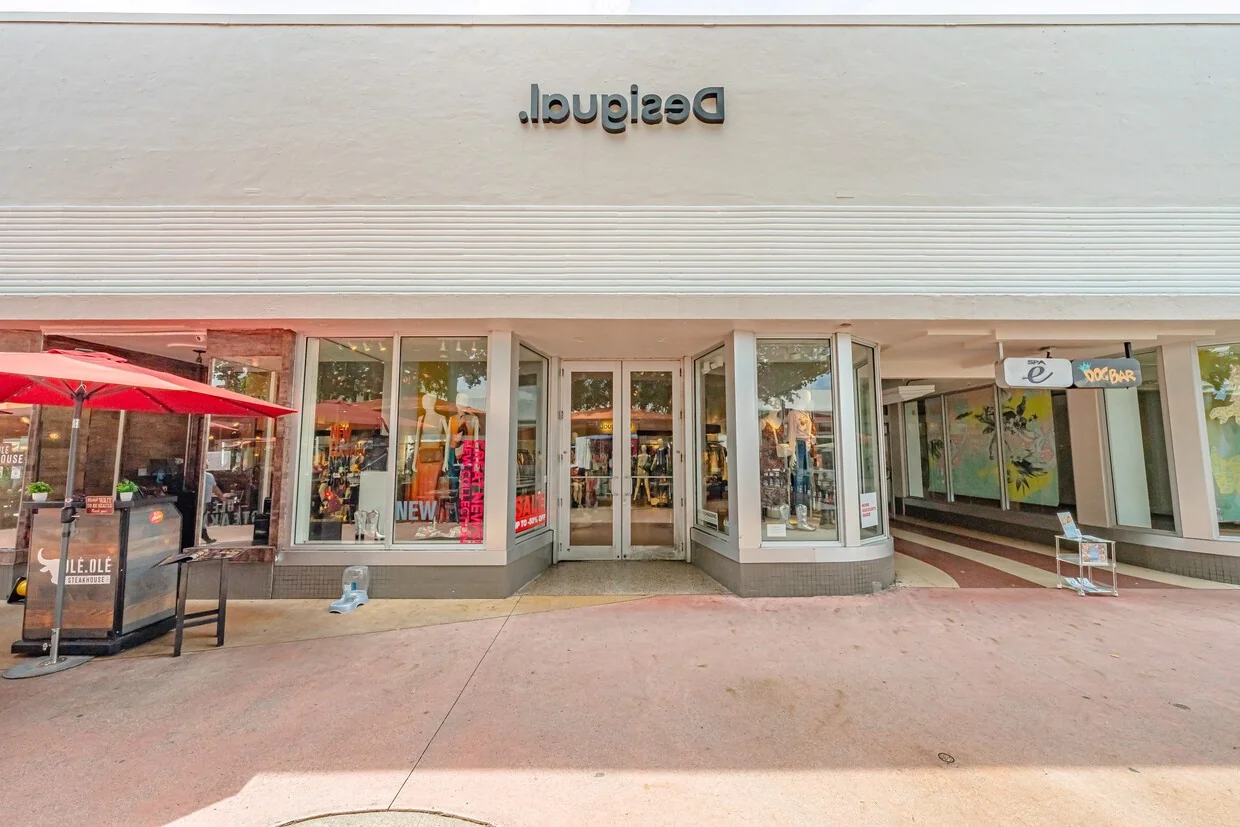 Lincoln Center — Lease in Miami Beach, FL, photo 1 of 3
