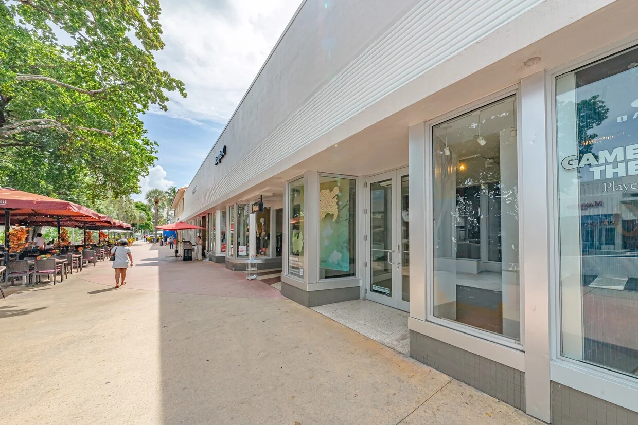 Lincoln Center — Lease in Miami Beach, FL, photo 2 of 3
