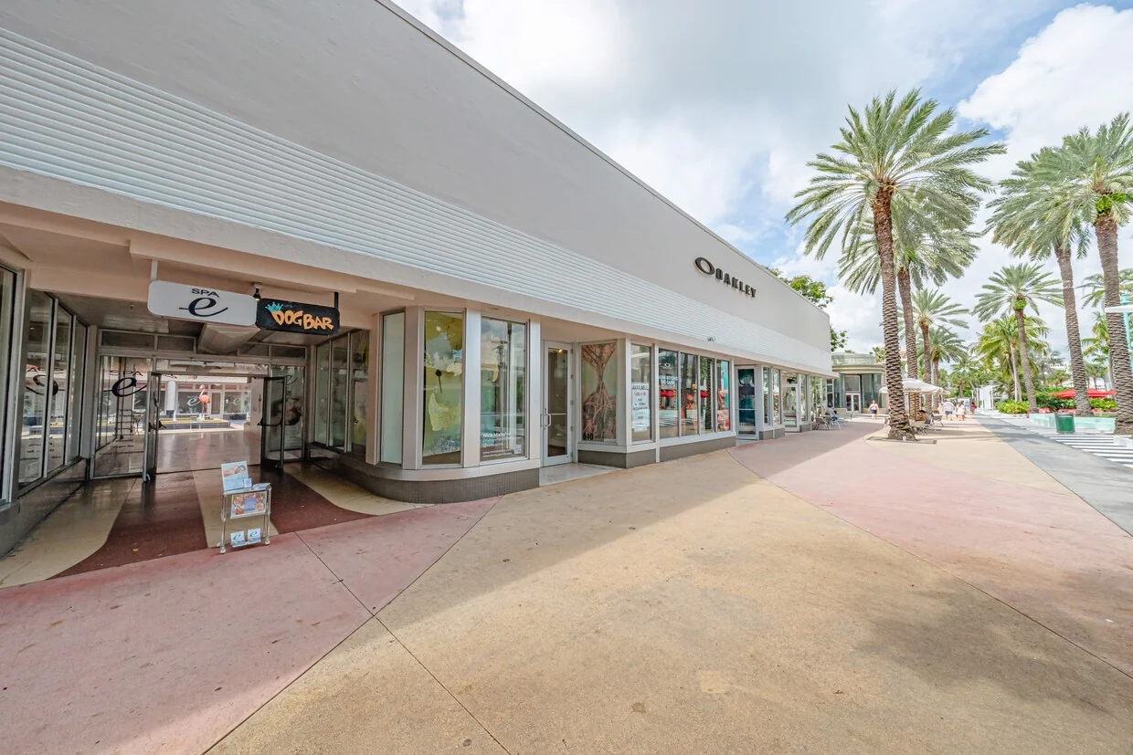 Lincoln Center — Lease in Miami Beach, FL, photo 3 of 3
