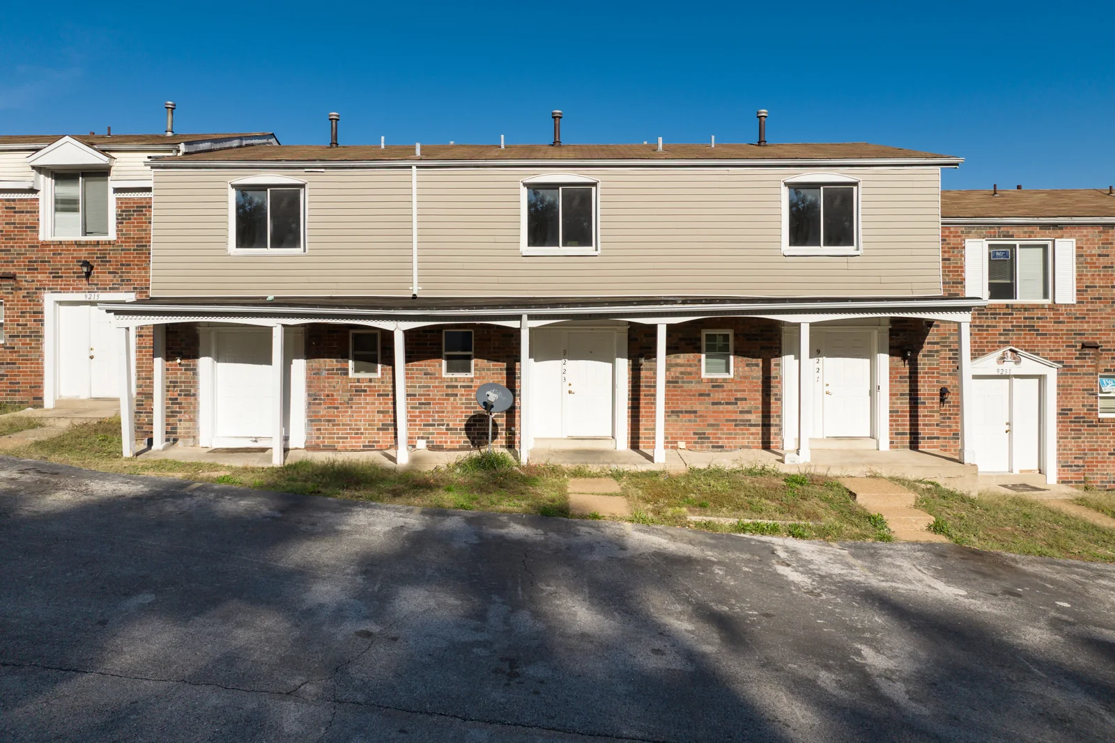 Woodknoll Townhomes — Sale in St. Louis, MO, photo 1 of 6