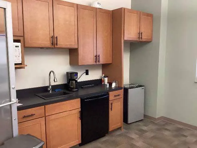 Office/Warehouse/Maintenance Facility in Excellent… — Sale in St. Louis, MO, photo 2 of 7